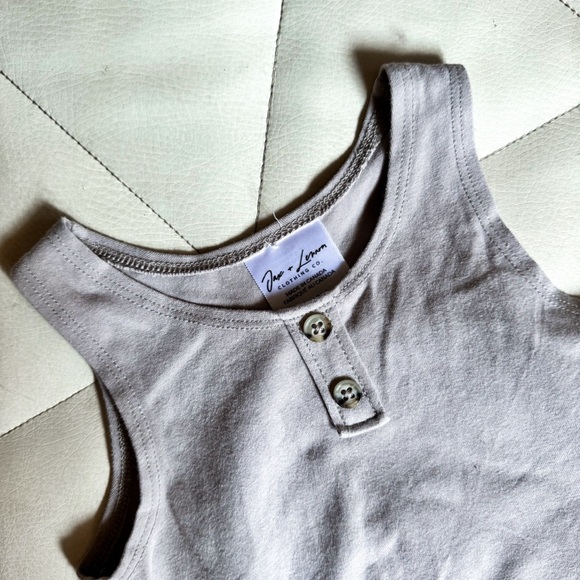 Jax & Lennon 🇨🇦 • Tank Top - Picture 3 of 4